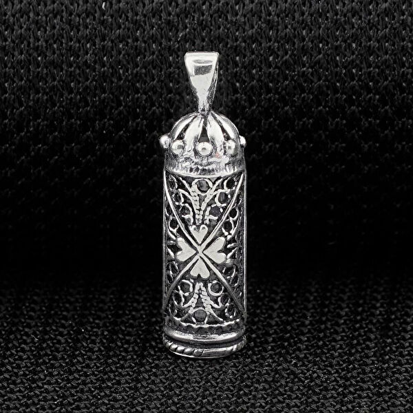 Mona Roza Kolye, Zincir, Künye