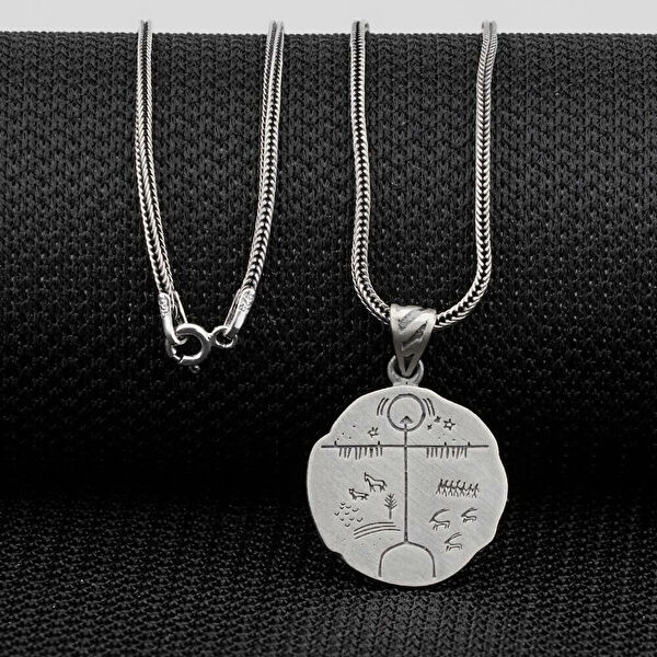 Mona Roza Kolye, Zincir, Künye