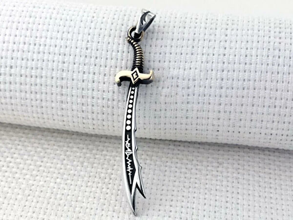 Mona Roza Kolye, Zincir, Künye