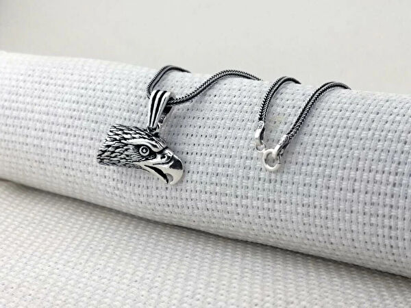 Mona Roza Kolye, Zincir, Künye