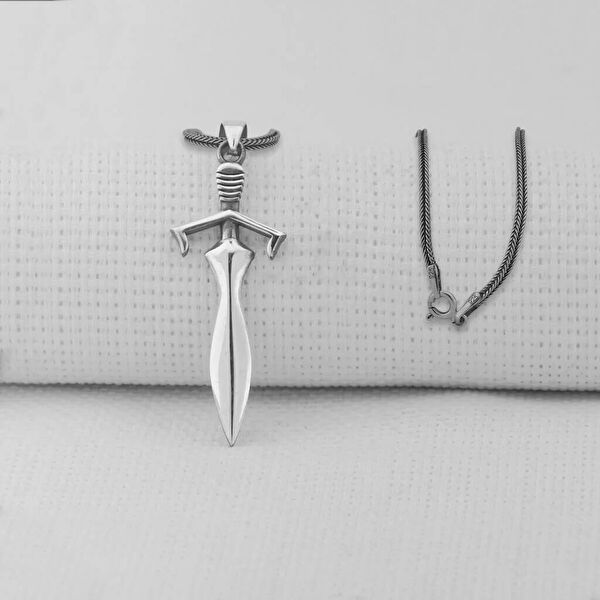 Mona Roza Kolye, Zincir, Künye