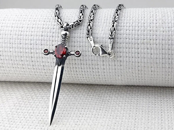 Mona Roza Kolye, Zincir, Künye