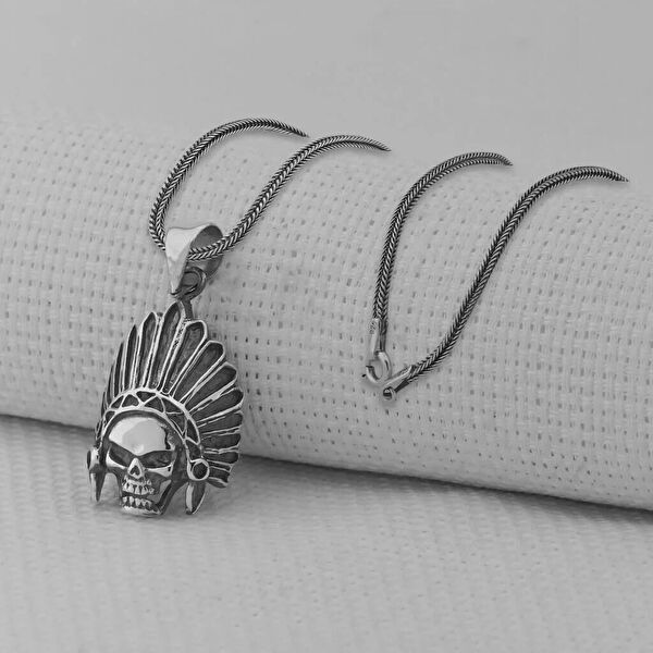 Mona Roza Kolye, Zincir, Künye