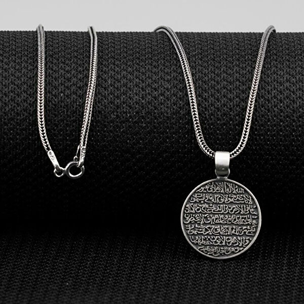 Mona Roza Kolye, Zincir, Künye