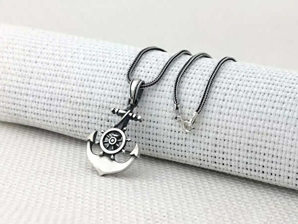 Mona Roza Kolye, Zincir, Künye