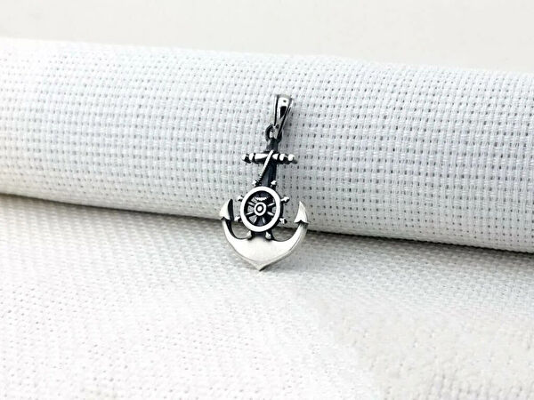 Mona Roza Kolye, Zincir, Künye