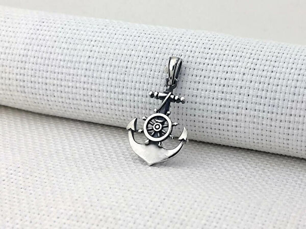 Mona Roza Kolye, Zincir, Künye