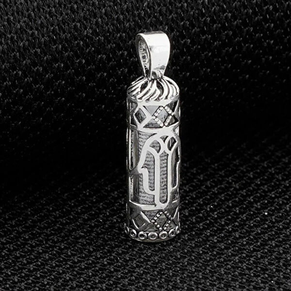 Mona Roza Kolye, Zincir, Künye