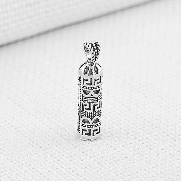 Mona Roza Kolye, Zincir, Künye