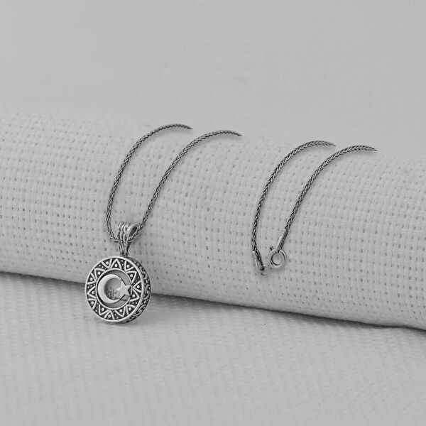 Mona Roza Kolye, Zincir, Künye