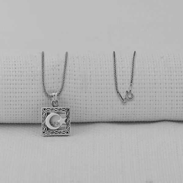 Mona Roza Kolye, Zincir, Künye