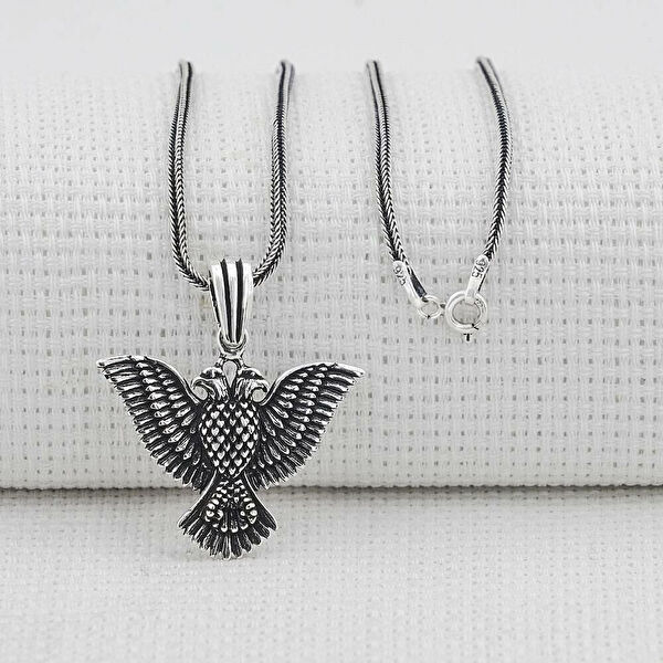 Mona Roza Kolye, Zincir, Künye