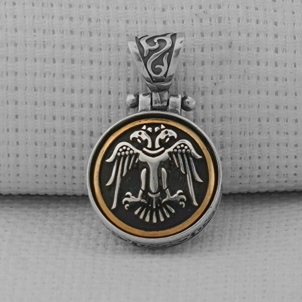 Mona Roza Kolye, Zincir, Künye