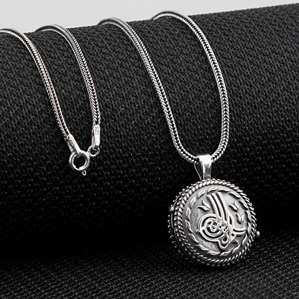 Mona Roza Kolye, Zincir, Künye