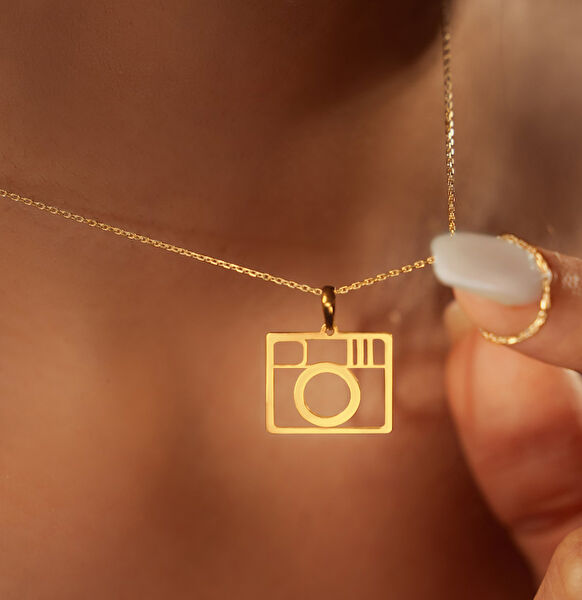 Mona Roza Altın Kolye