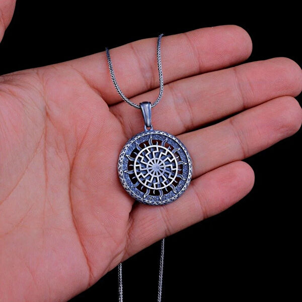 Mona Roza Kolye, Zincir, Künye