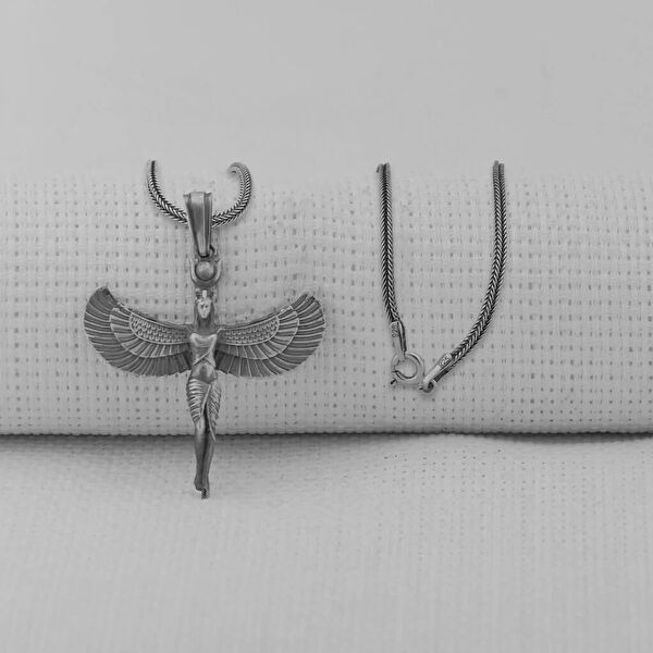 Mona Roza Kolye, Zincir, Künye