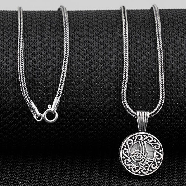 Mona Roza Kolye, Zincir, Künye