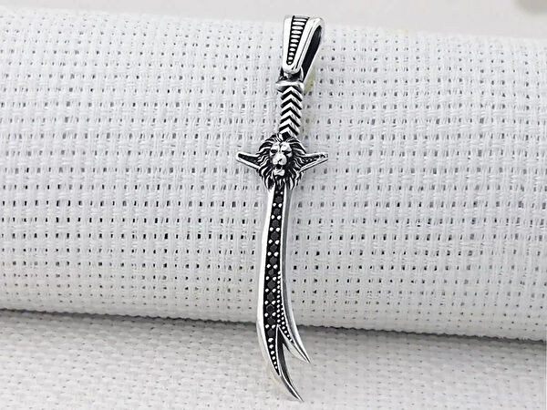 Mona Roza Kolye, Zincir, Künye