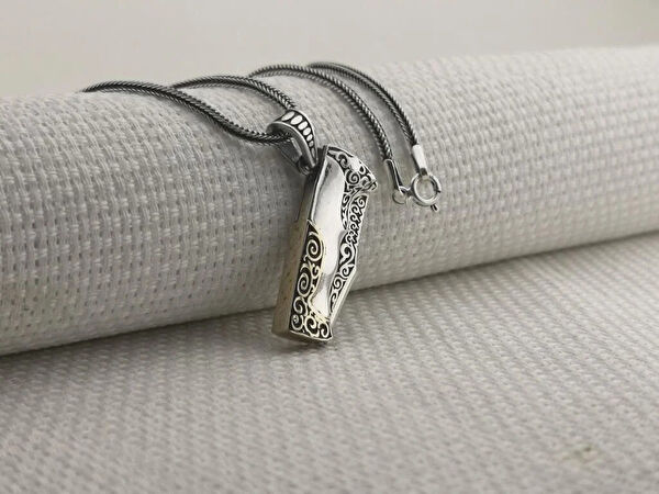 Mona Roza Kolye, Zincir, Künye