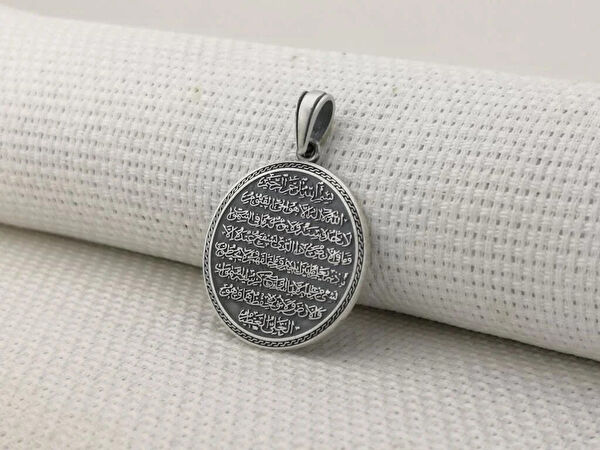 Mona Roza Kolye, Zincir, Künye