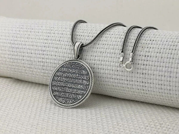 Mona Roza Kolye, Zincir, Künye