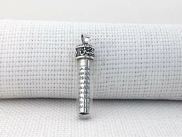 Mona Roza Kolye, Zincir, Künye