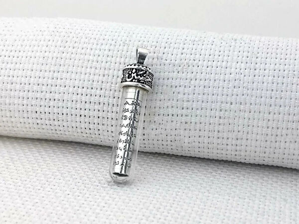 Mona Roza Kolye, Zincir, Künye