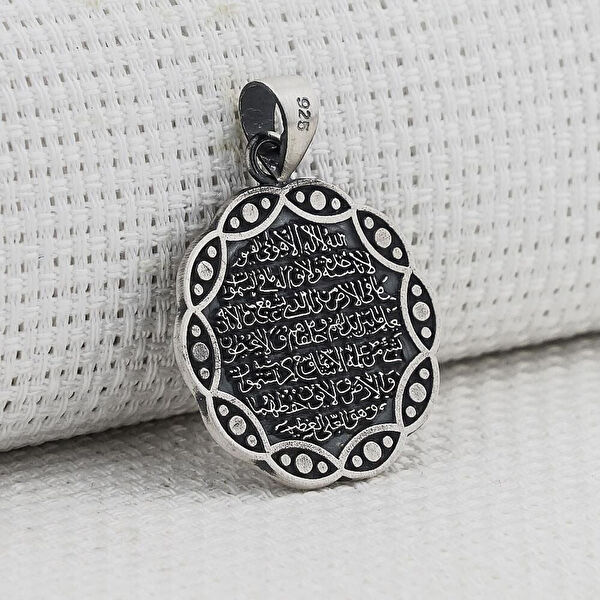 Mona Roza Kolye, Zincir, Künye