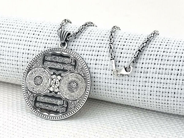 Mona Roza Kolye, Zincir, Künye