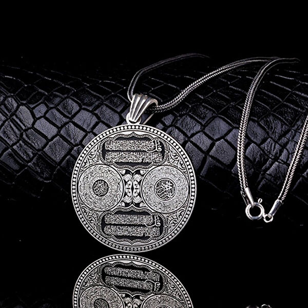 Mona Roza Kolye, Zincir, Künye