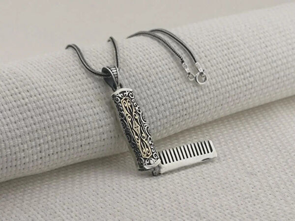 Mona Roza Kolye, Zincir, Künye