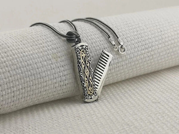 Mona Roza Kolye, Zincir, Künye