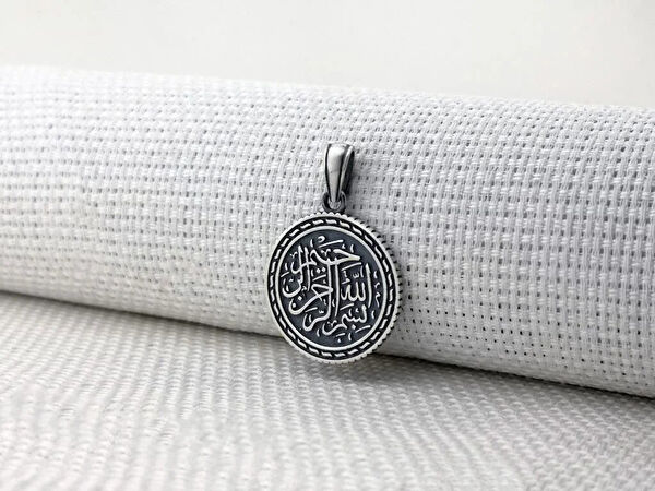 Mona Roza Kolye, Zincir, Künye