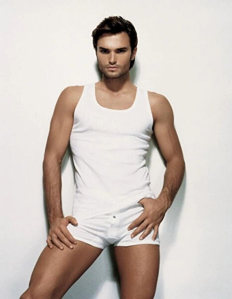 Vintora Erkek Atlet, Fanila