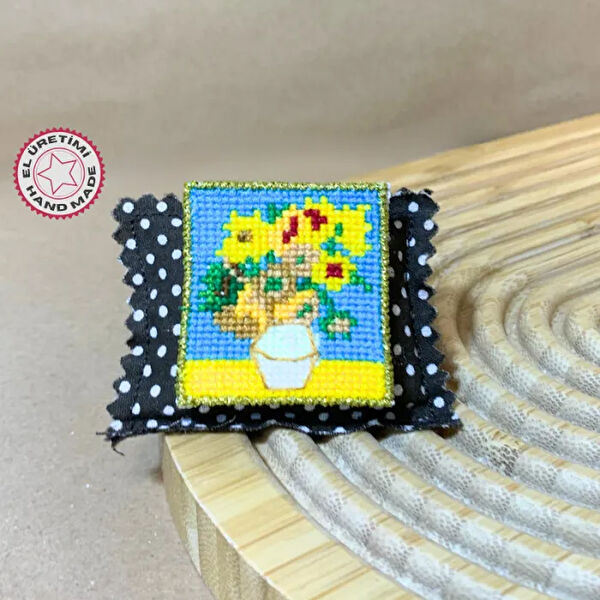 Uretti Broş, Yaka İğnesi, Rozet