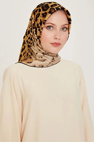 Armine Şal, Eşarp ve Aksesuarı