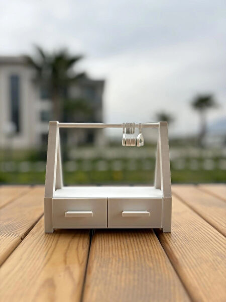 Mevv Takı Kutusu, Standı