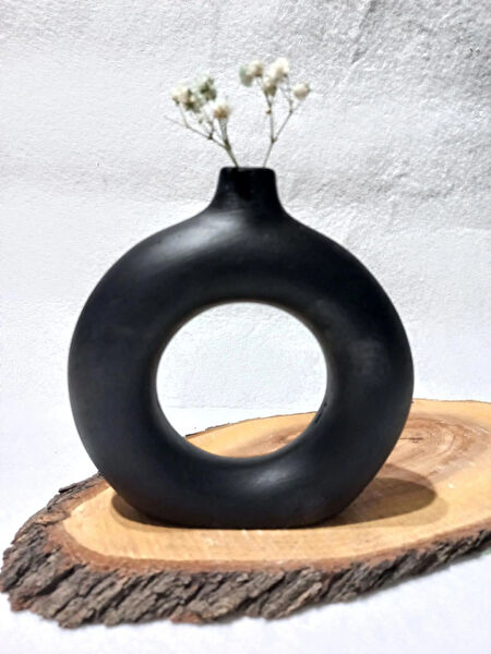 emilysamy Vazo, Saksı