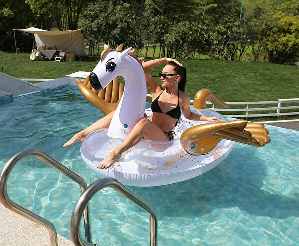 Crivit Şişme Deniz Yatağı, Koltuğu