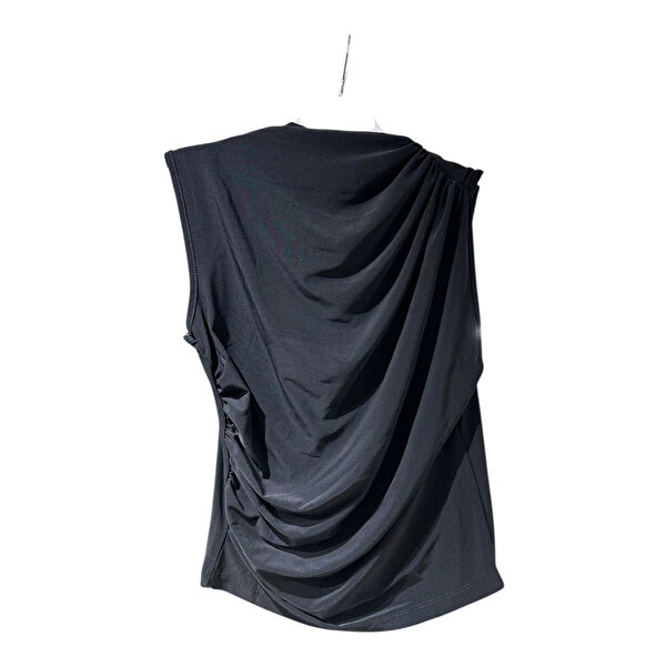 Hasenna Kadın Atlet, Body