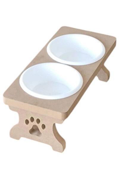 Tineke Kedi Mama ve Su Kapları