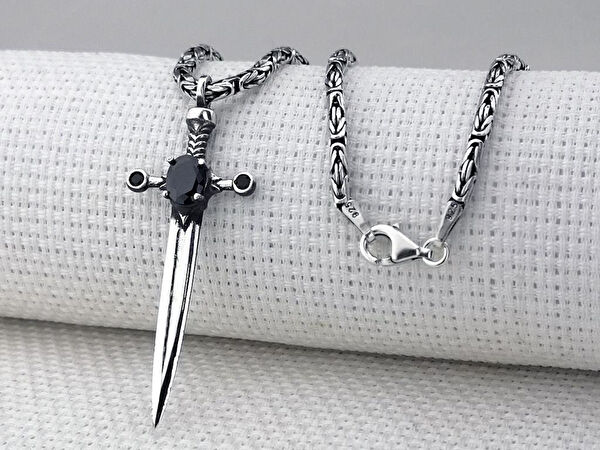 Takıhan Kolye, Zincir, Künye