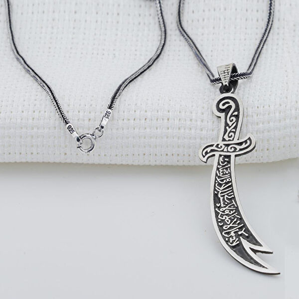 Takıhan Kolye, Zincir, Künye