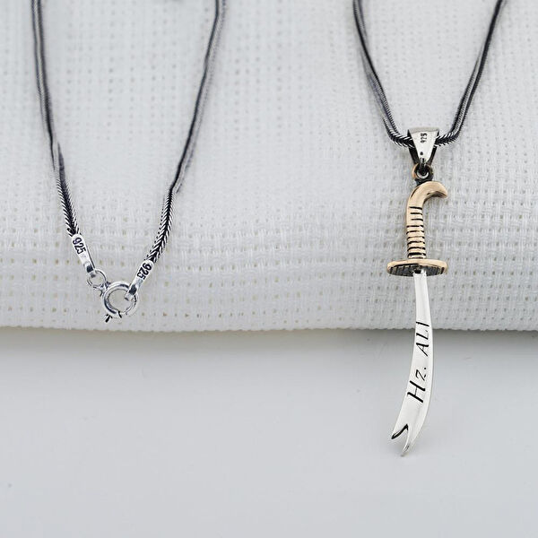 Takıhan Kolye, Zincir, Künye