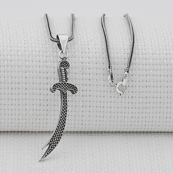 Takıhan Kolye, Zincir, Künye