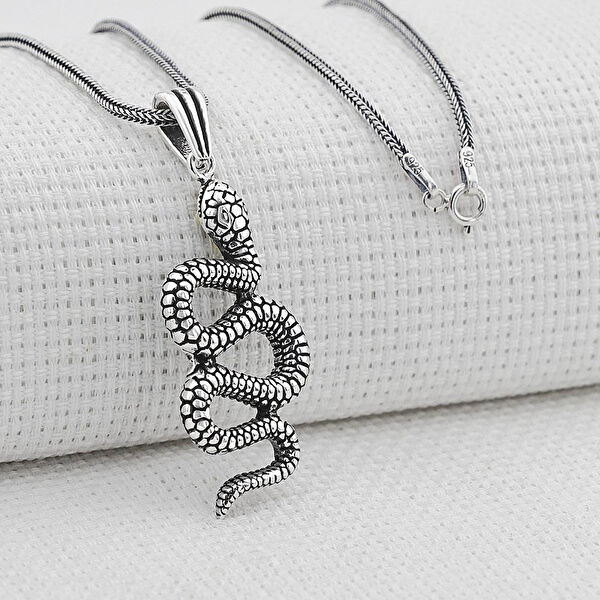 Takıhan Kolye, Zincir, Künye