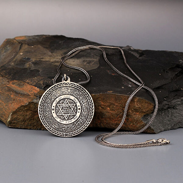 Takıhan Kolye, Zincir, Künye