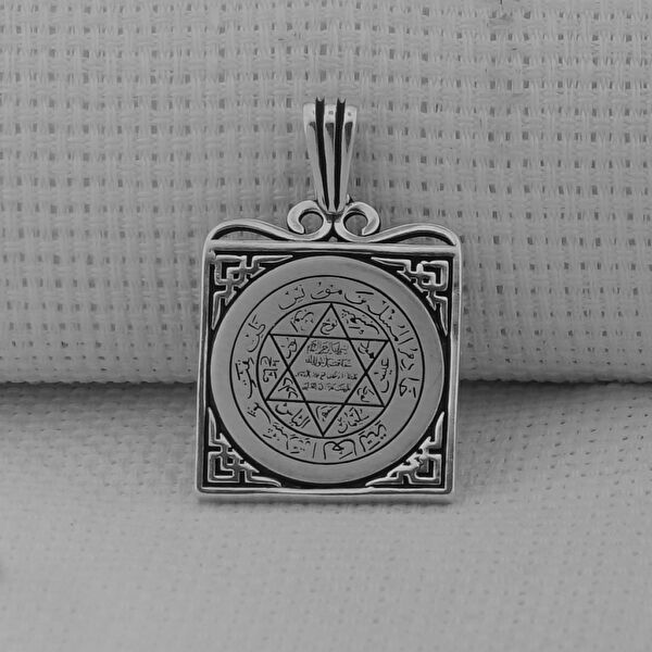 Takıhan Kolye, Zincir, Künye