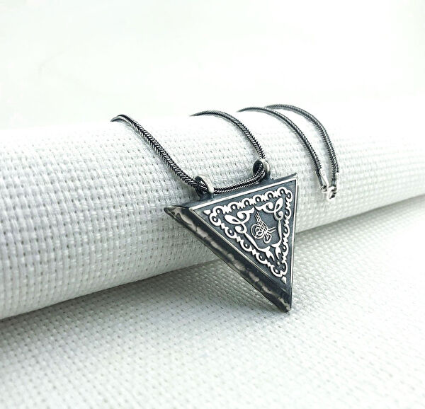 Takıhan Kolye, Zincir, Künye